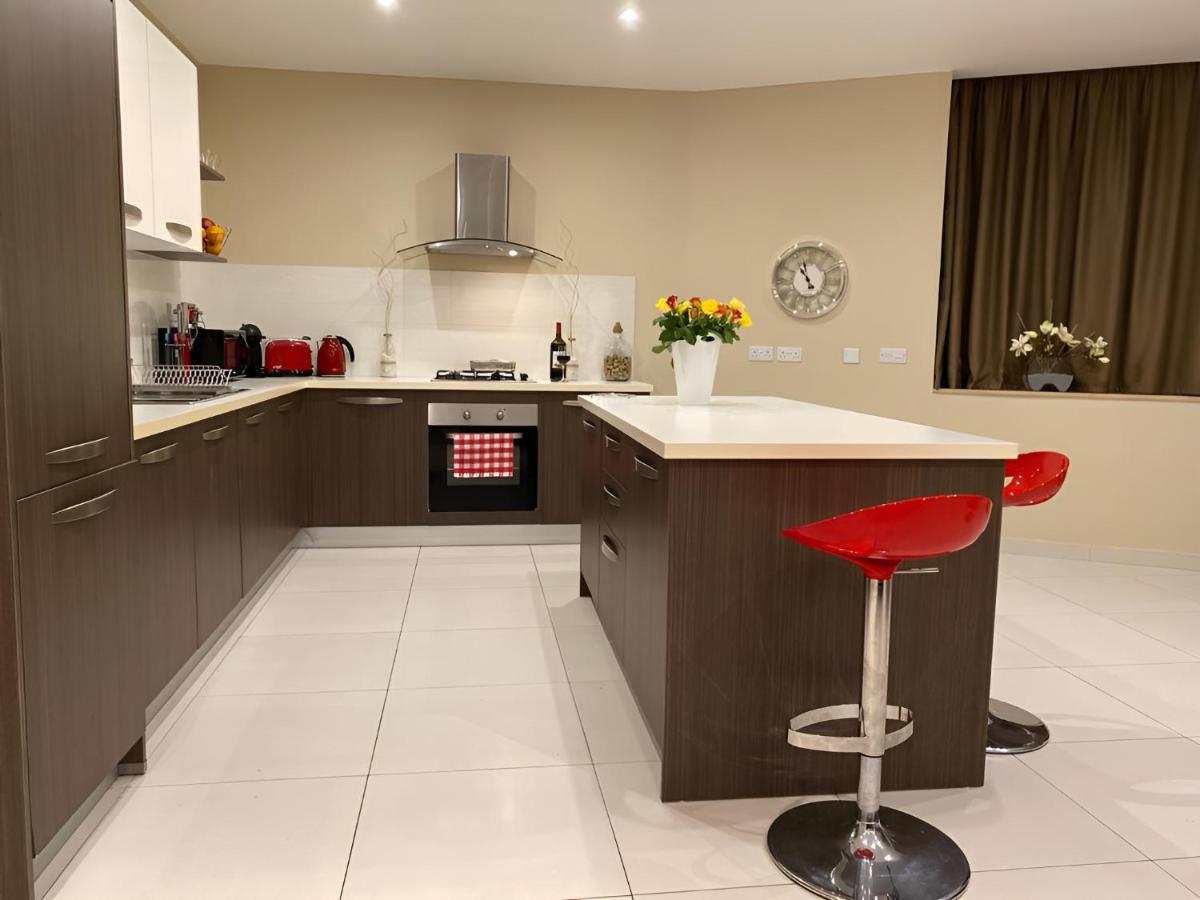 Super Bright And Spacious Seaview Apartment *