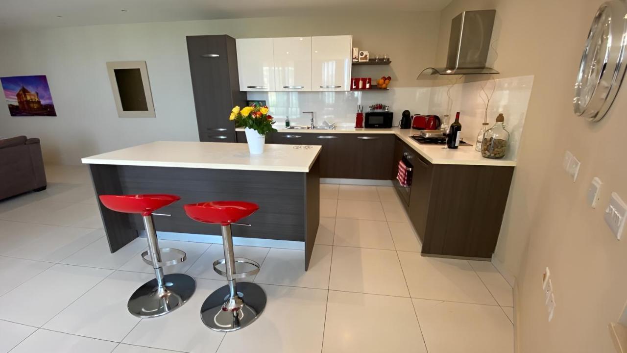 Super Bright And Spacious Seaview *
