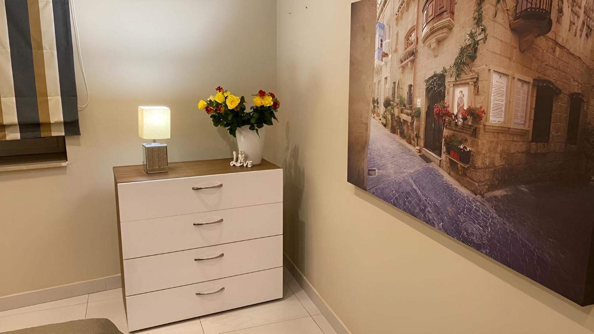 Super Bright And Spacious Seaview Apartment